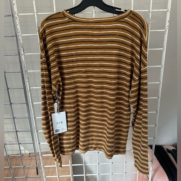 WVN for you Riki top - Picture 2 of 2